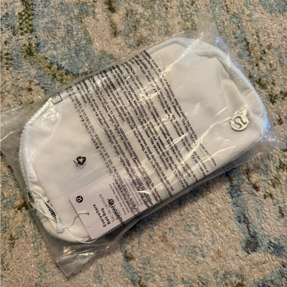 Lululemon Everywhere Belt Bag